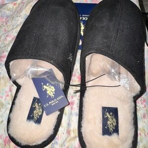 U.S. Polo Assn. Black Slippers with Cream Fuzzy Lining size says 11/12